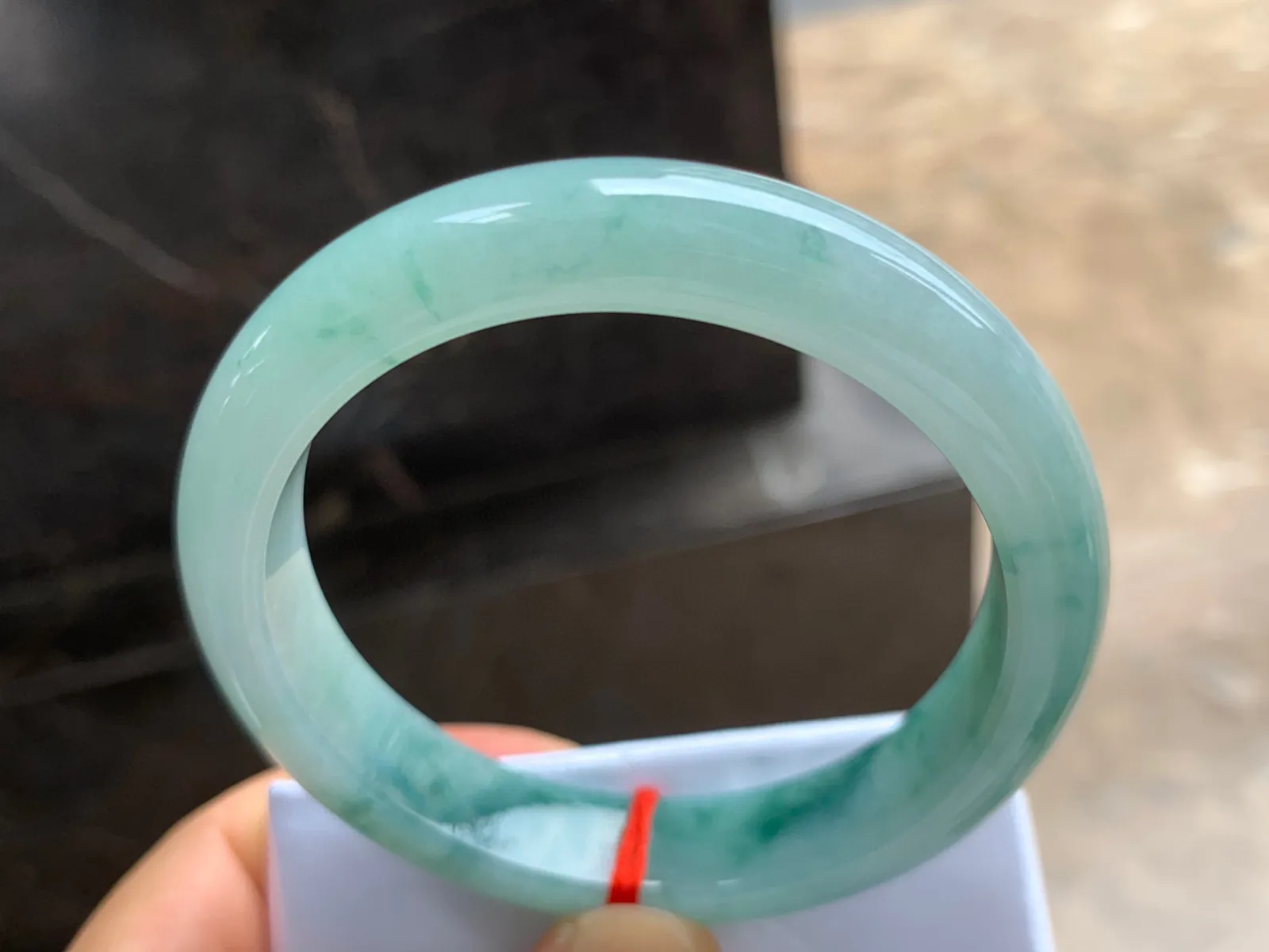 57-12.5-8.5mm
飘花手镯  底子细腻  花色漂亮 半山半水