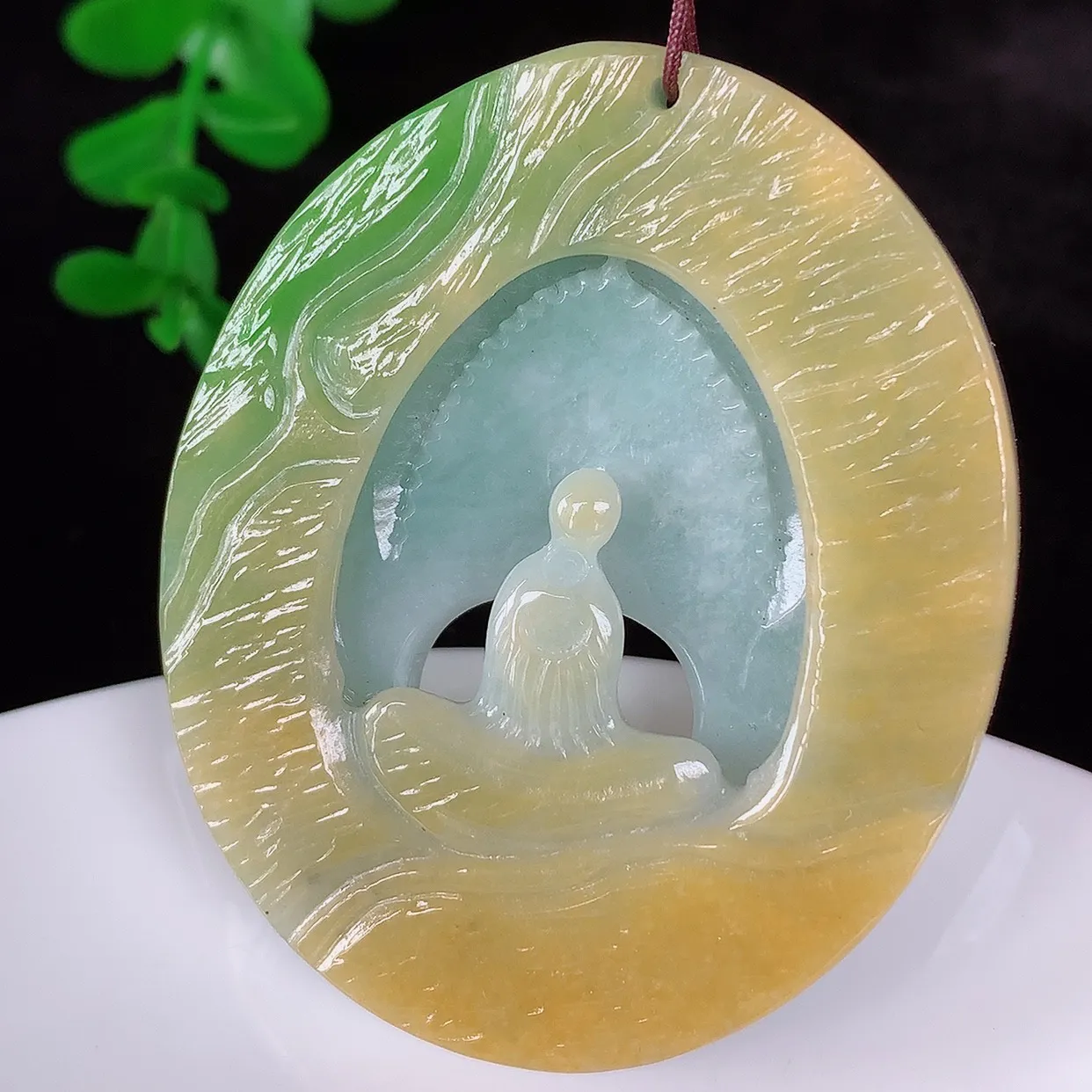 自然光实拍，冰润冰糯种双彩黄加绿翡翠悟道吊坠，翡翠悟道寓意“祥和，安宁，吉祥，幸福”，佩戴效果优雅迷人，性价比超高！#60.10