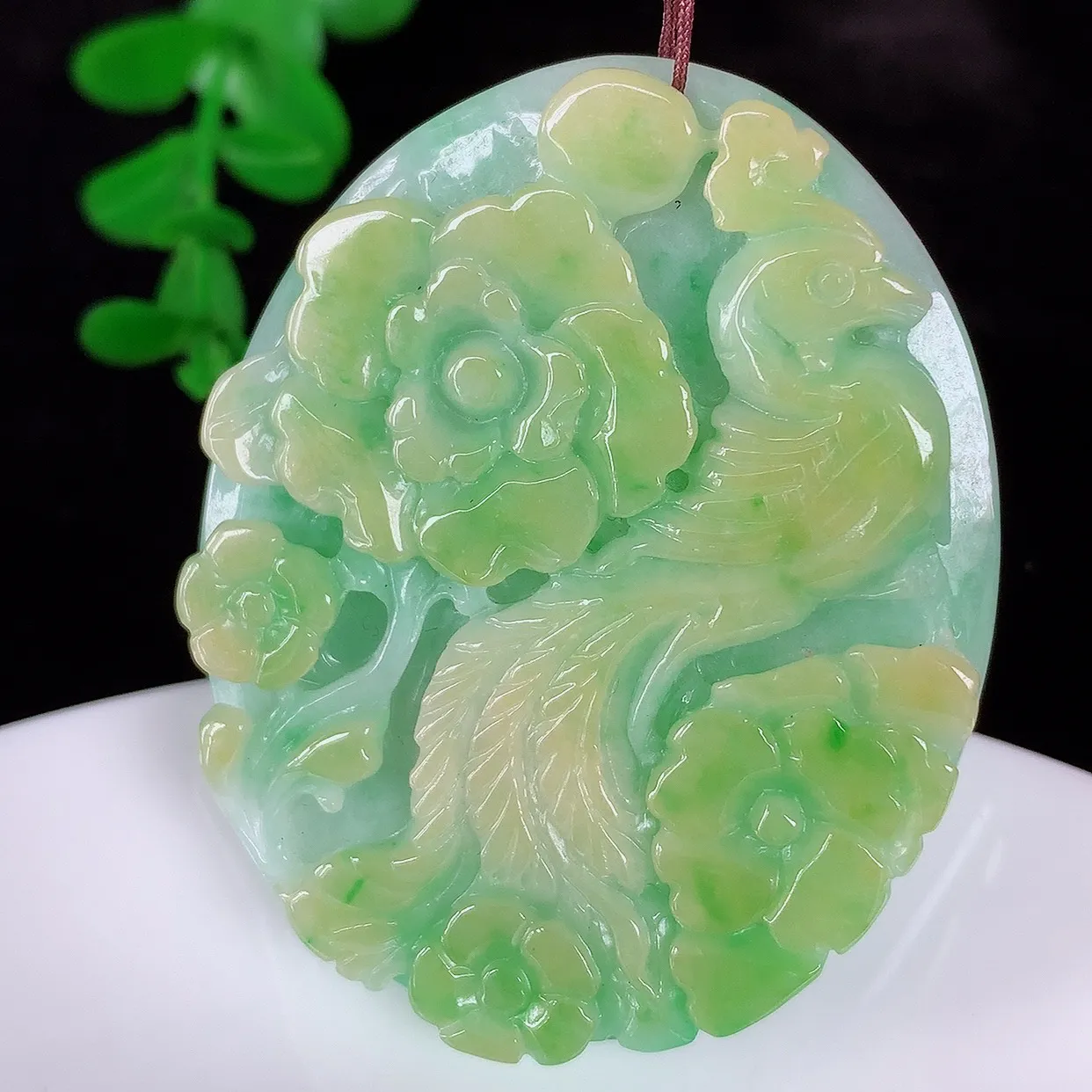 自然光实拍，冰润冰糯种双彩黄加绿翡翠凤凰吊坠，龙凤呈祥，花开富贵，种老水足，翠色灵动，寓意美好，佩戴时尚出众！#57.10