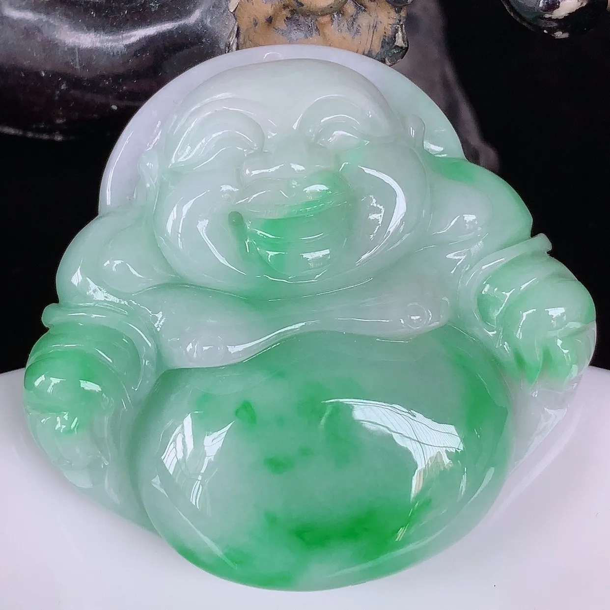 自然光实拍，大件厚装冰润冰糯种飘阳绿翡翠佛公吊坠，饱满， 佛公亦保平安，寓意有福（佛公）相伴，配戴优雅迷人！#46.10