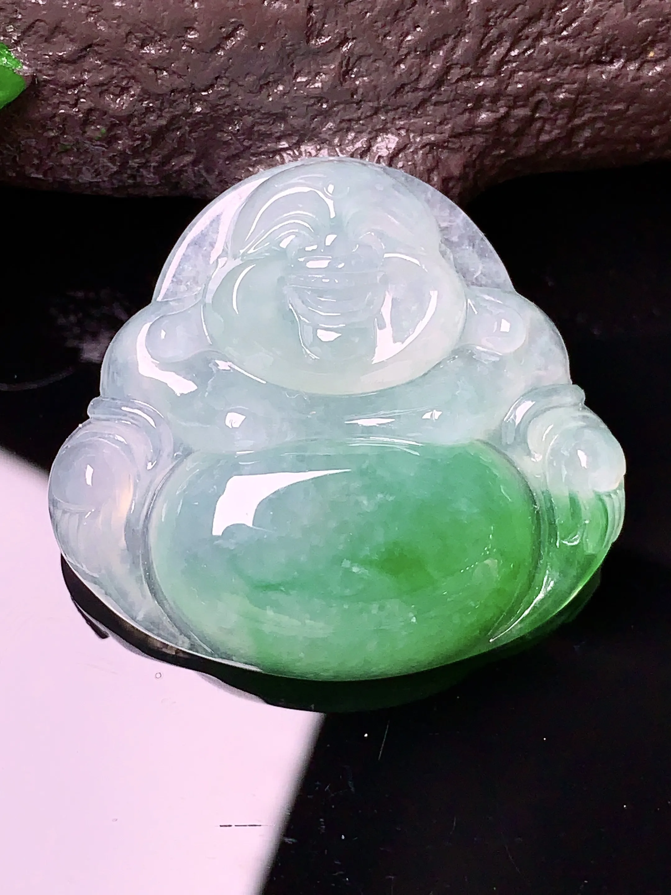 冰种飘绿佛公吊坠 玉质细腻 色泽清新艳丽 整体尺寸30*32.6*6.8