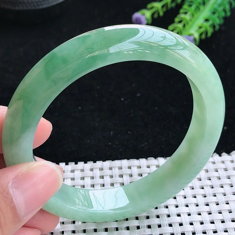 自然光60.2大圈口老坑精美冰润起胶满绿手镯翡翠玉镯尺寸60.2/12.8/9