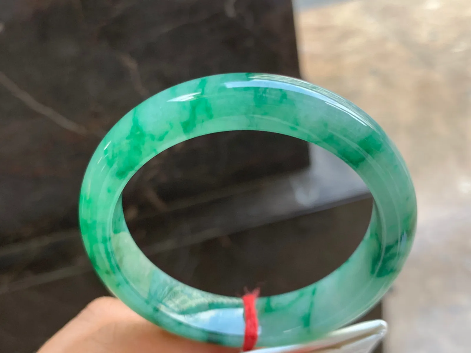 56.5-12.5-8.5mm
带色手镯 有种有色 上手大气