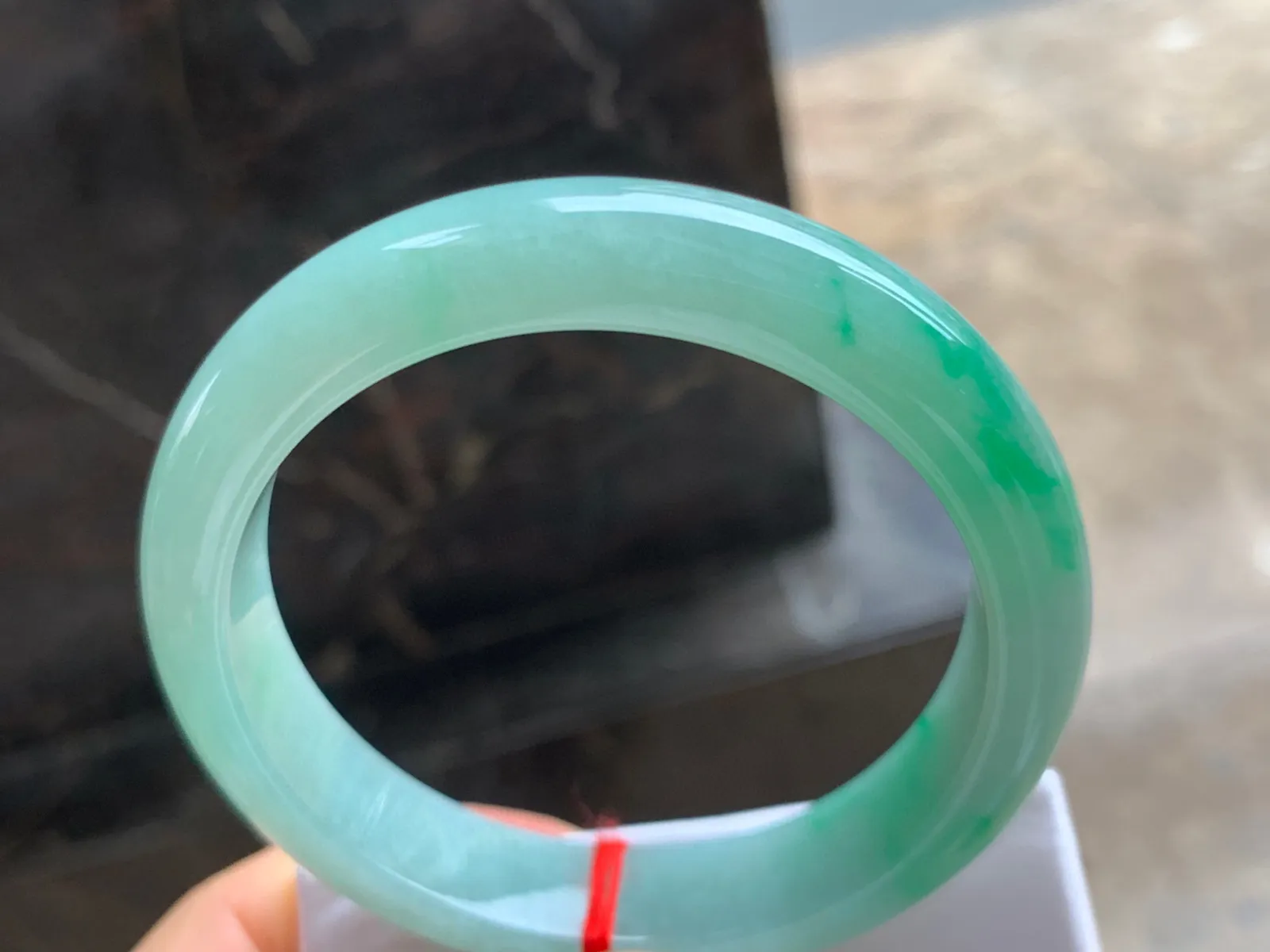 58-12.5-8.5mm
带色手镯 有种有色 上手漂亮
