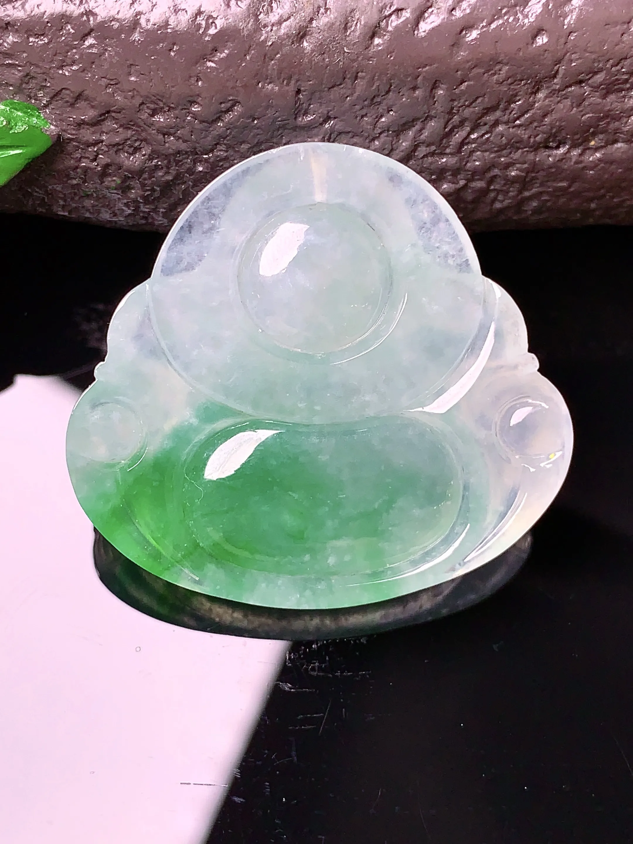 冰种飘绿佛公吊坠 玉质细腻 色泽清新艳丽 整体尺寸30*32.6*6.8
