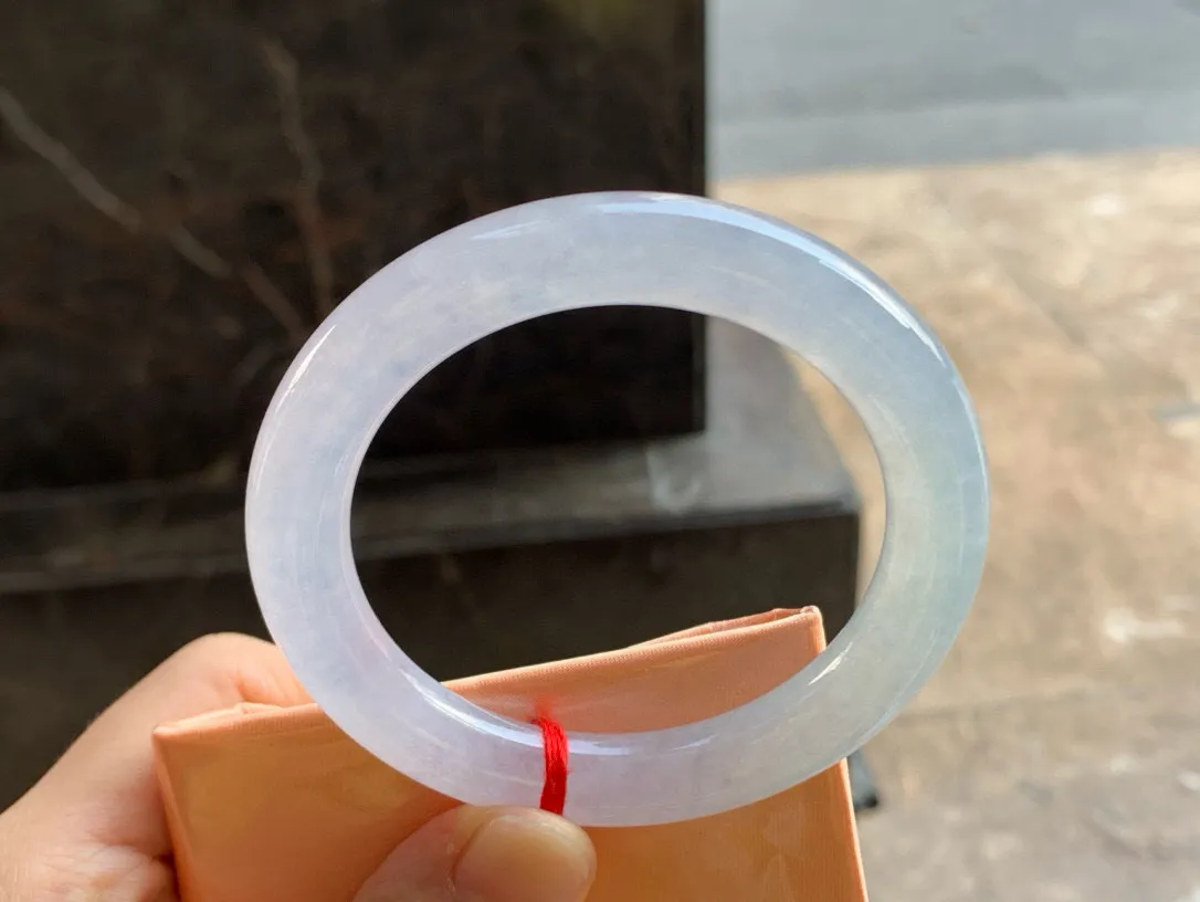 尺寸54.2/10， 冰种圆条手镯
水润细腻，冰透