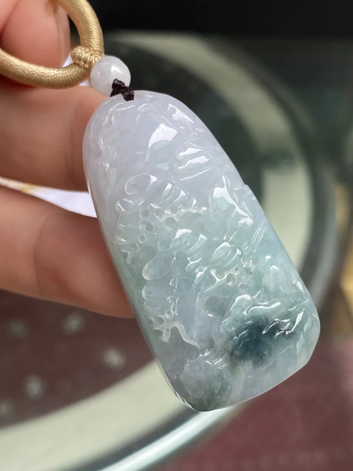 推荐【双彩山水】无纹裂，水润，粉粉的天空寓意着天晴美好，蓝绿花处纹理似雪景中冰雪覆盖初融，似水流动，品相佳，厚装，超值哦～～