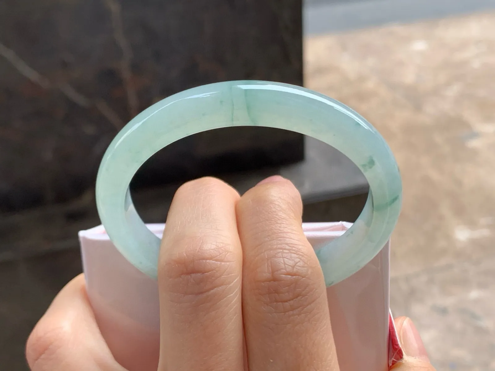 尺寸54.1/9.6/6.7，飘花贵妃手镯
水润细腻
