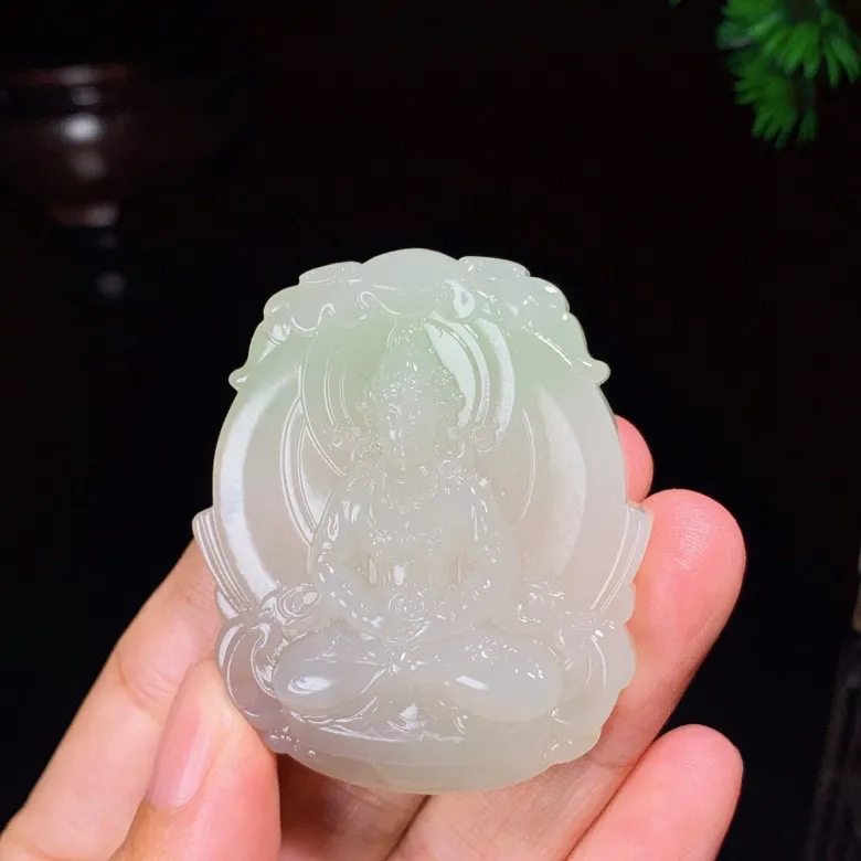 和田玉青海翠翠青坐莲观音挂件。尺寸52/44/12重46克 玉质细腻油润。手推出油。品相大气 lt2505010