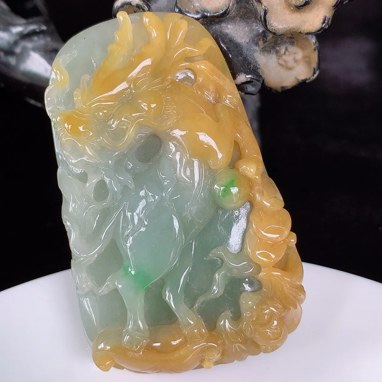 自然光实拍，厚装冰润冰糯种黄翡翡翠龙马吊坠 龙马精神，精雕龙腾盛世、龙牌吊坠，种水好，雕工立体精致，