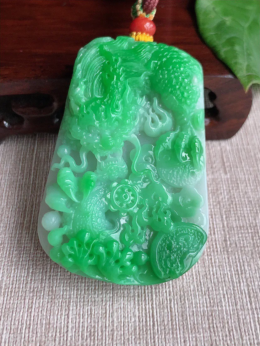 缅甸a货翡翠ddj老坑冰润飘阳绿龙牌吊坠 整体59.6×40.6×12mm 68.84