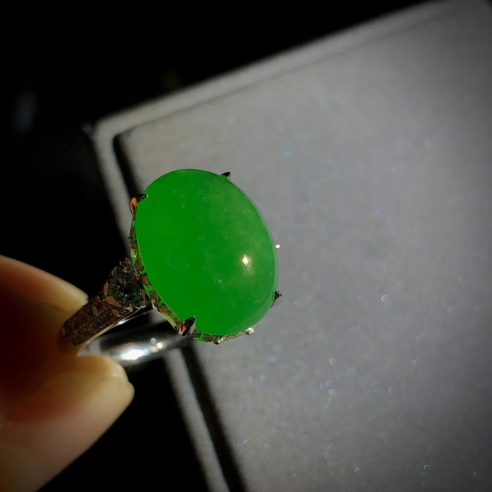 绿戒指，裸石14.5-11.2-6.5mm，
14#，18K金，。。