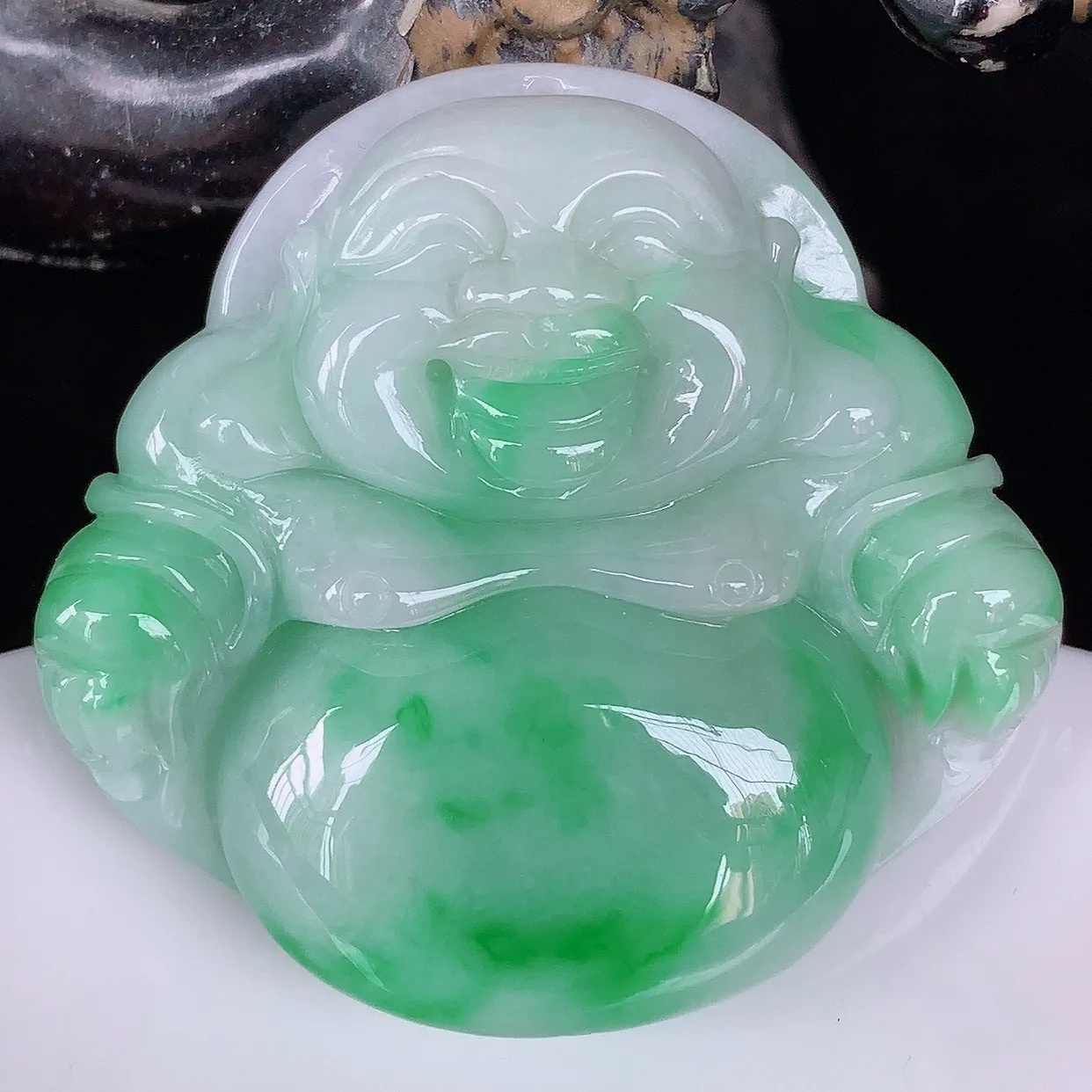 自然光实拍，大件厚装冰润冰糯种飘阳绿翡翠佛公吊坠，饱满， 佛公亦保平安，寓意有福（佛公）相伴，配戴优雅迷人！#46.10
