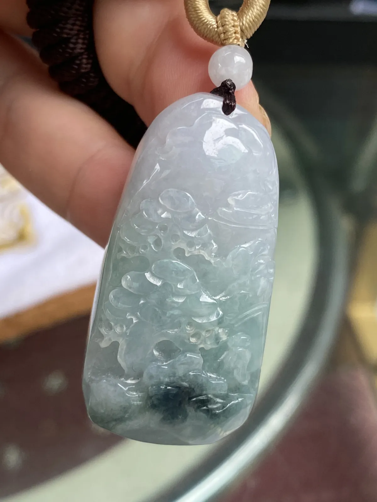 推荐【双彩山水】无纹裂，水润，粉粉的天空寓意着天晴美好，蓝绿花处纹理似雪景中冰雪覆盖初融，似水流动，品相佳，厚装，超值哦～～