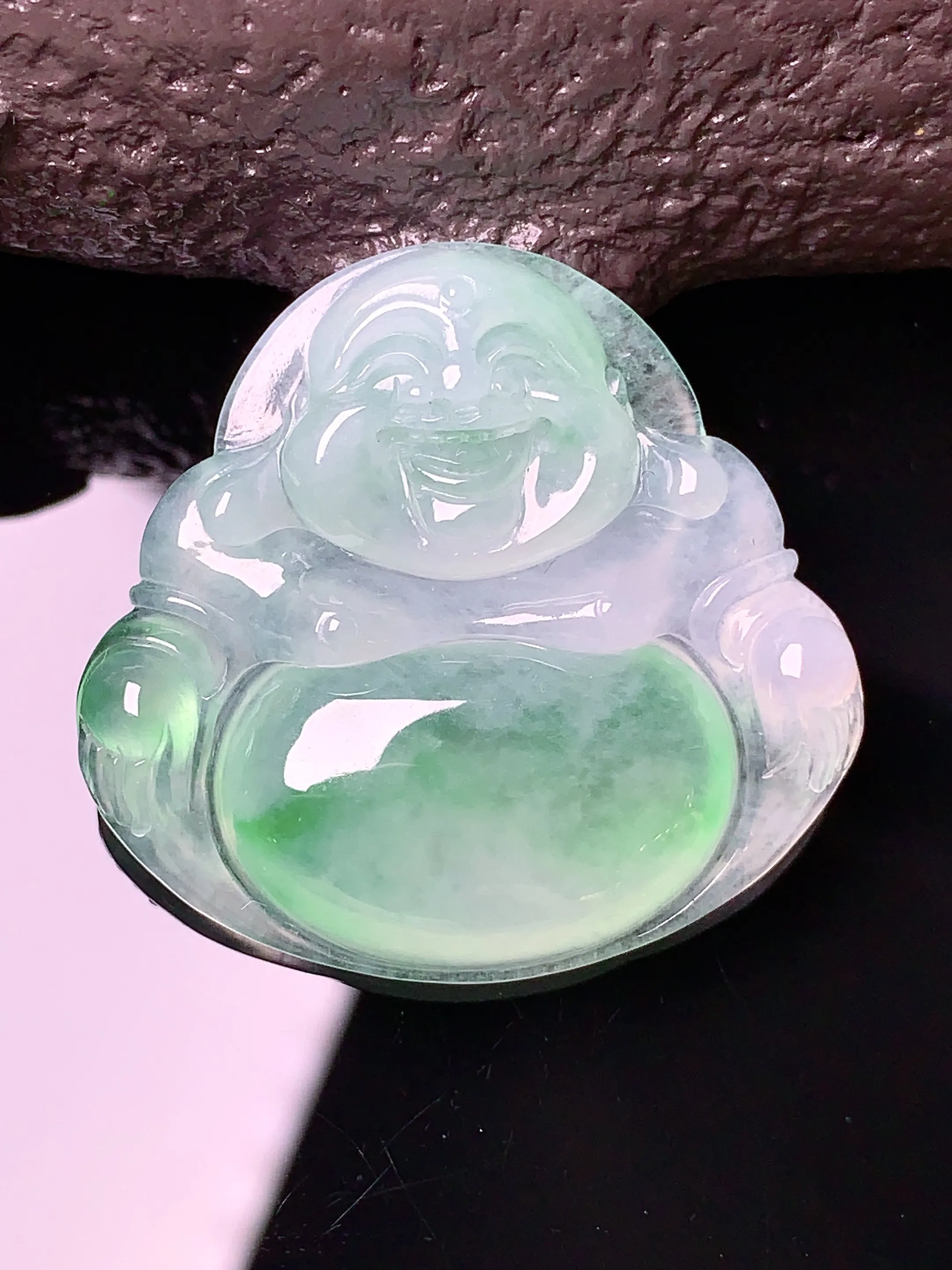 飘绿佛公吊坠 玉质细腻 色泽清新艳丽 整体尺寸29.2*31*5.2