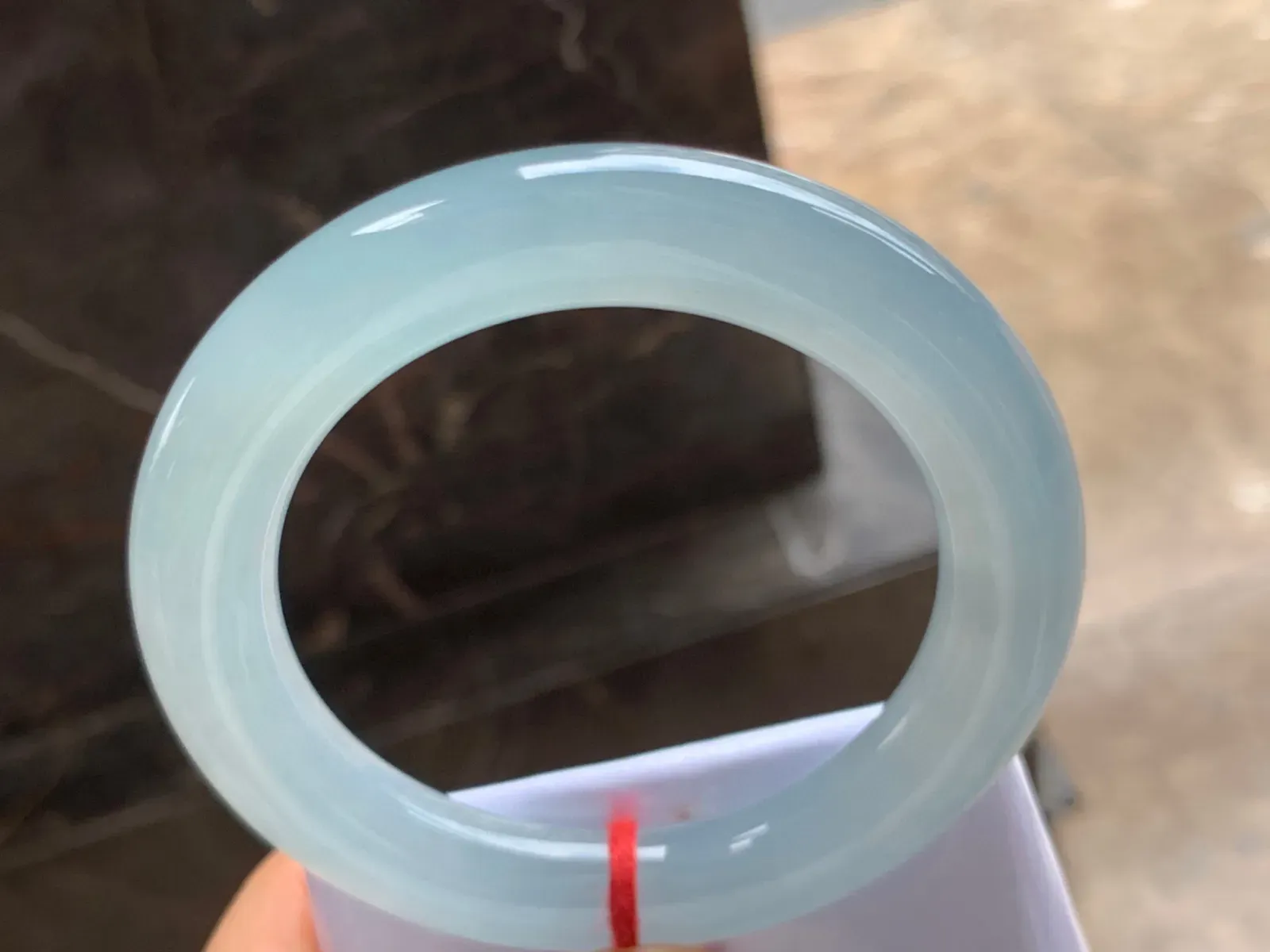 58.5-12mm
冰种淡晴底圆条手镯 水润冰透 葡萄肉质地 条形优秀