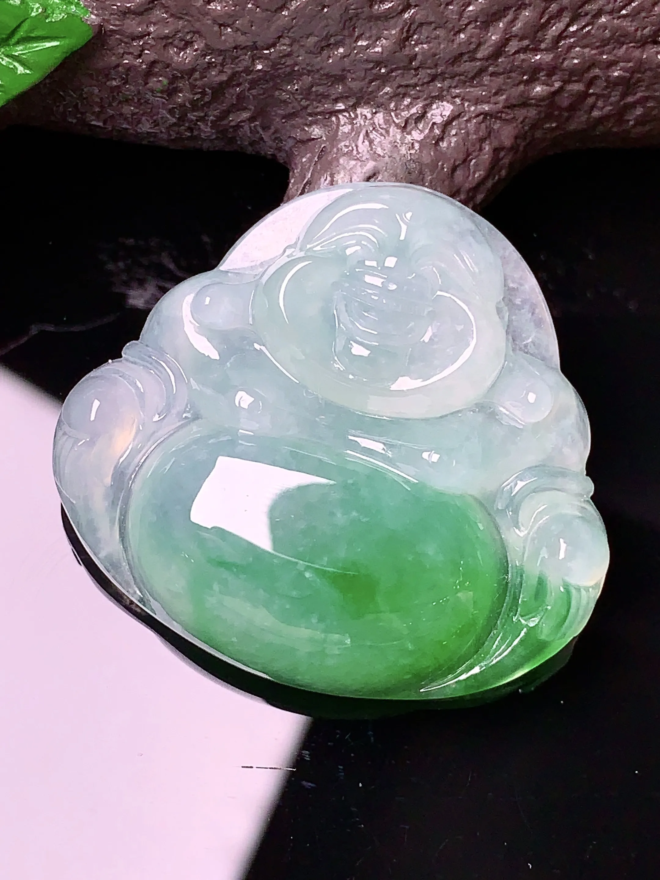冰种飘绿佛公吊坠 玉质细腻 色泽清新艳丽 整体尺寸30*32.6*6.8