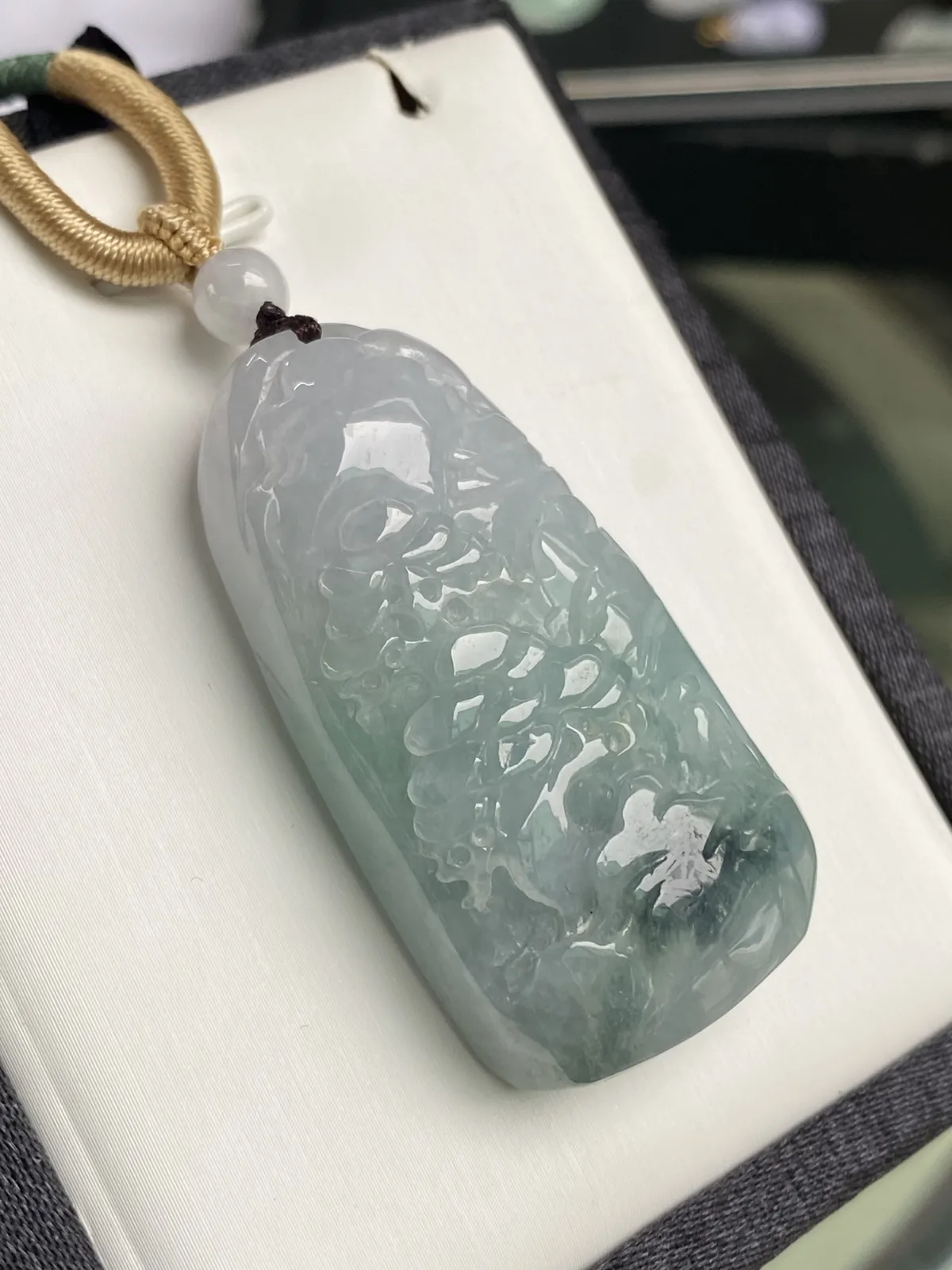 推荐【双彩山水】无纹裂，水润，粉粉的天空寓意着天晴美好，蓝绿花处纹理似雪景中冰雪覆盖初融，似水流动，品相佳，厚装，超值哦～～