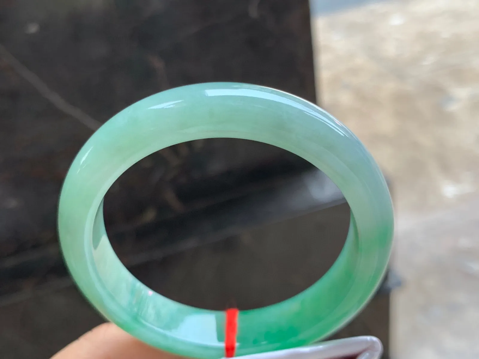 57-12.5-8.5mm
带色手镯 有种有色 上手大气