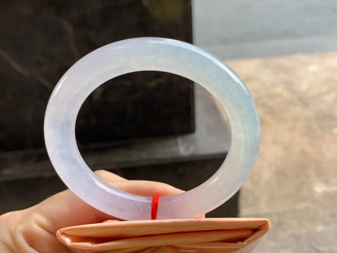 尺寸54.2/10， 冰种圆条手镯
水润细腻，冰透