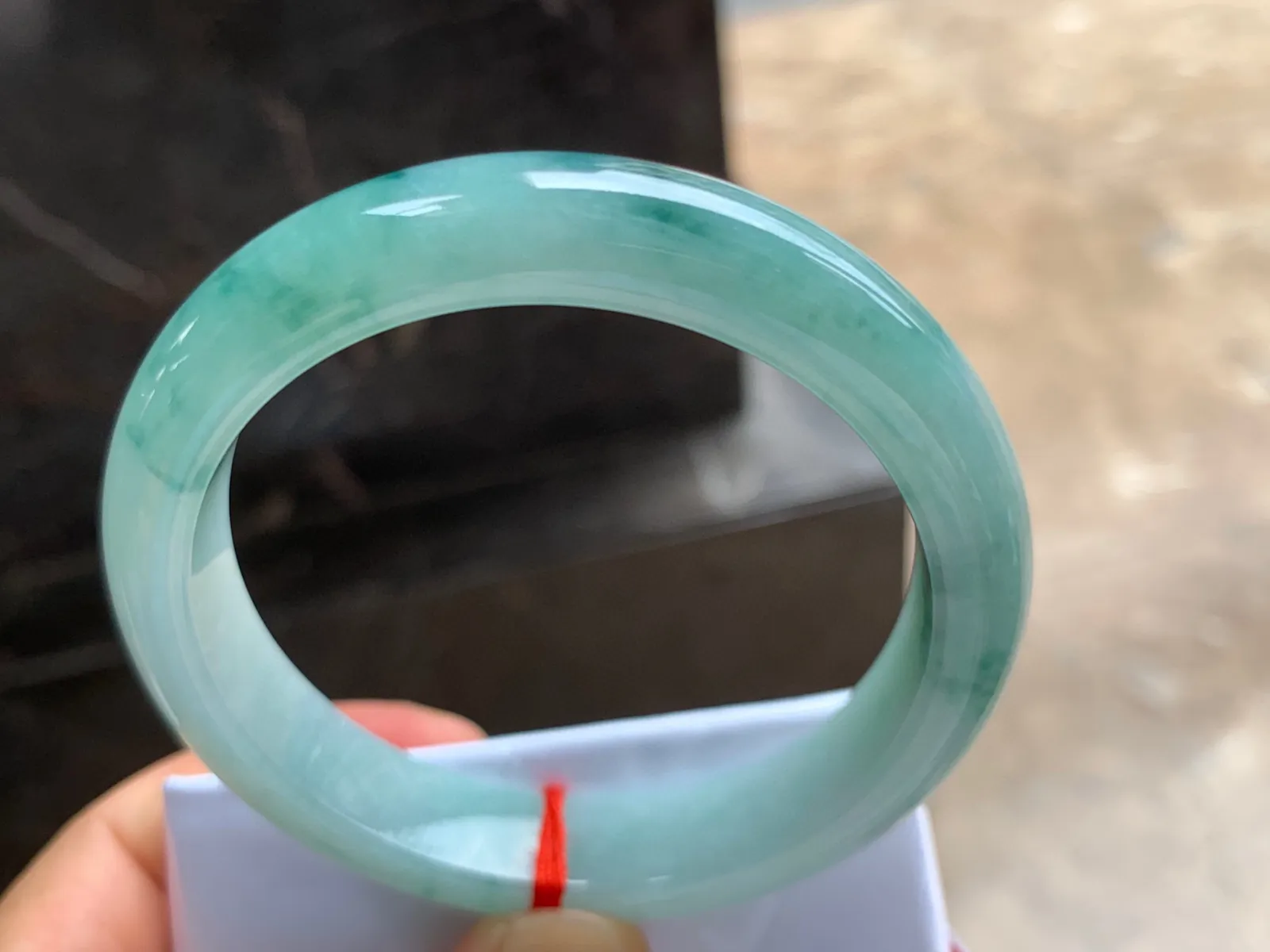 57-12.5-8.5mm
飘花手镯  底子细腻  花色漂亮 半山半水
