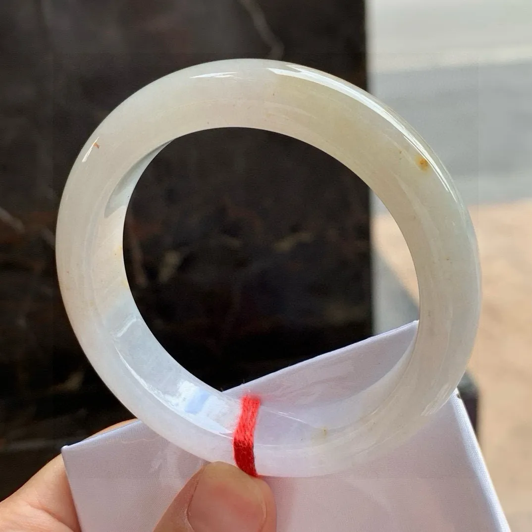 尺寸54.9/12.4/8.4，冰飘花手镯
水润细腻 清爽种老 气质