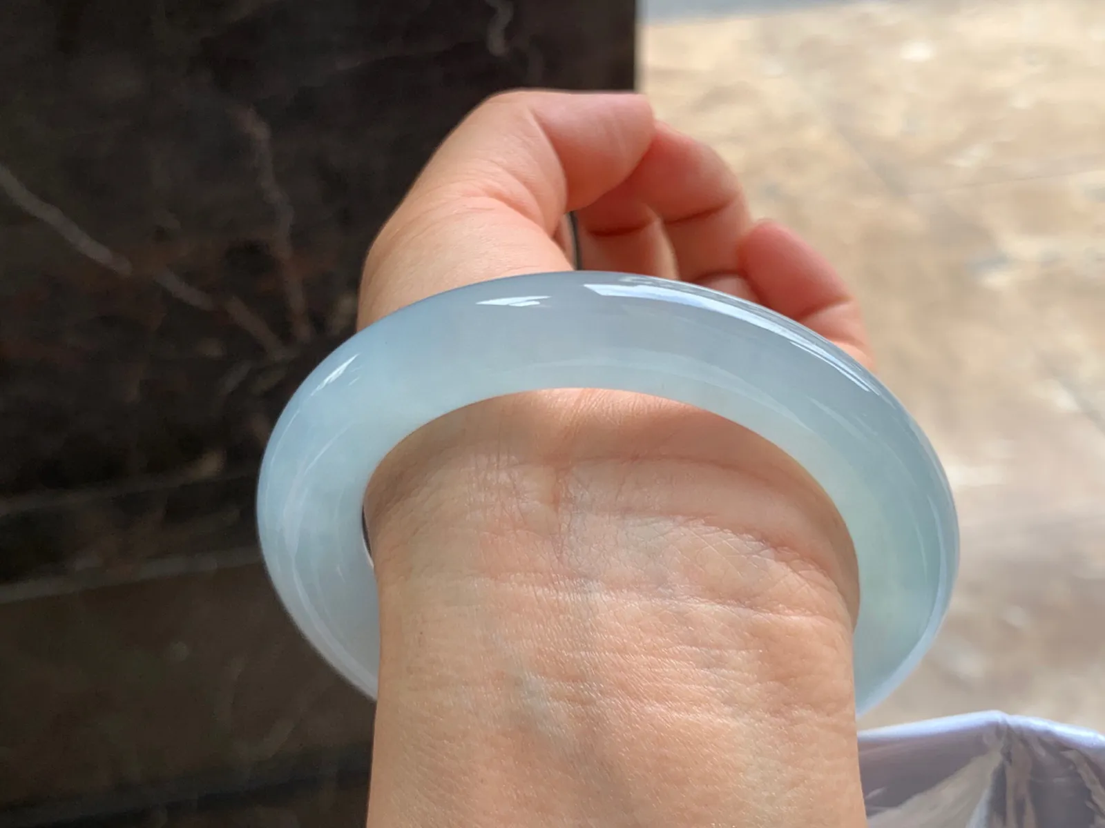 58.5-12mm
冰种淡晴底圆条手镯 水润冰透 葡萄肉质地 条形优秀