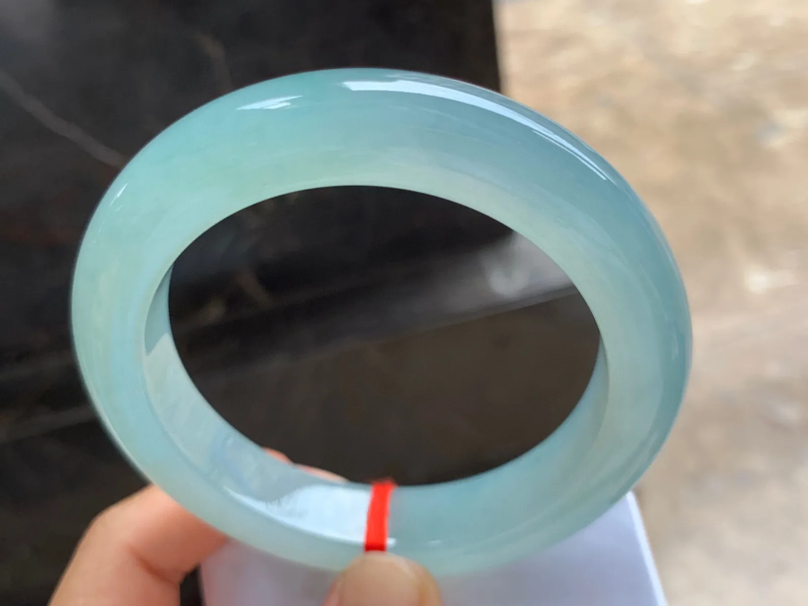 60-13-11mm
冰种晴水手镯 冰透胶润 条形优秀 大圈口
