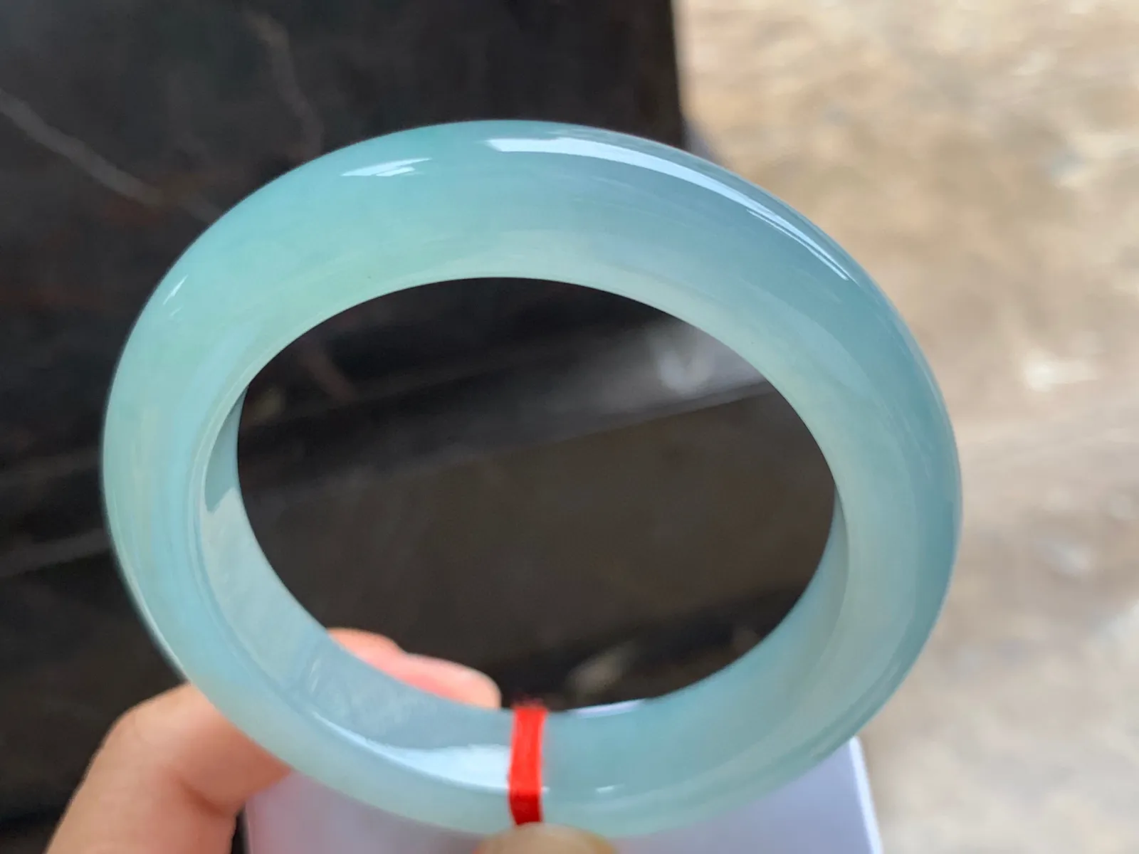 60-13-11mm
冰种晴水手镯 冰透胶润 条形优秀 大圈口