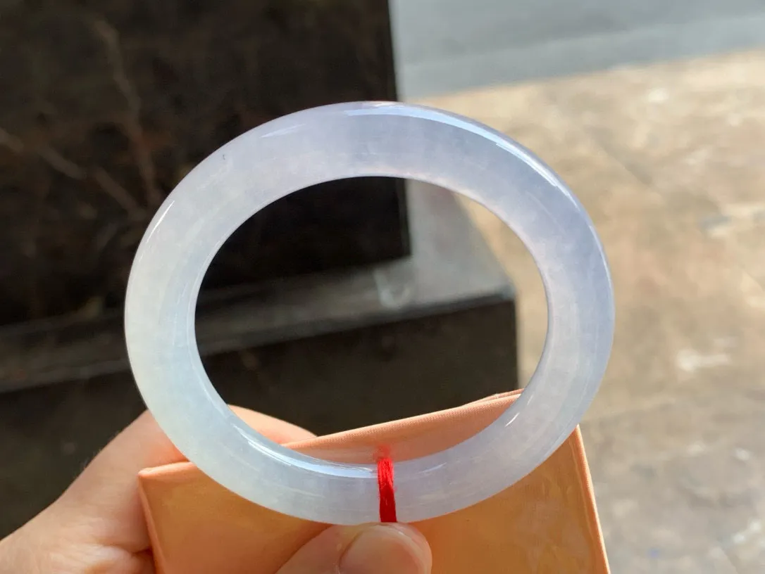 尺寸54.2/10， 冰种圆条手镯
水润细腻，冰透