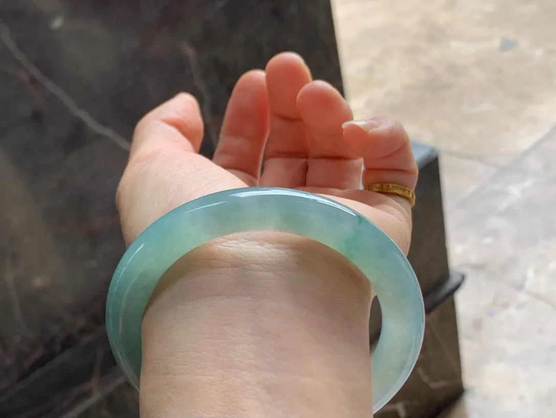 尺寸57.1/10.1，冰圆条手镯
水润细腻