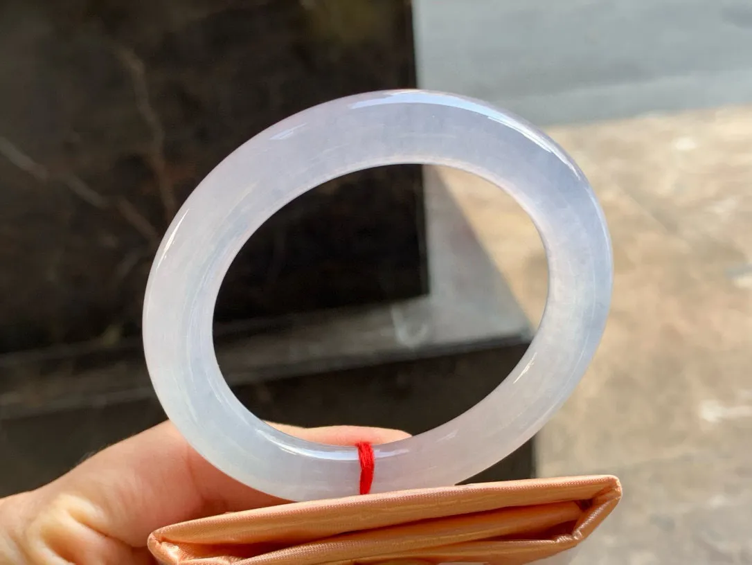 尺寸54.2/10， 冰种圆条手镯
水润细腻，冰透 气质