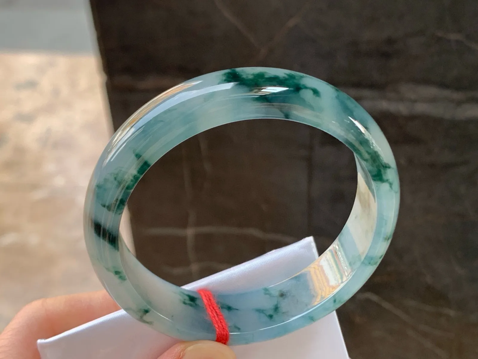 尺寸58.6/15.6/7.3，冰种飘花手镯
水润细腻 上手漂亮 气质大气