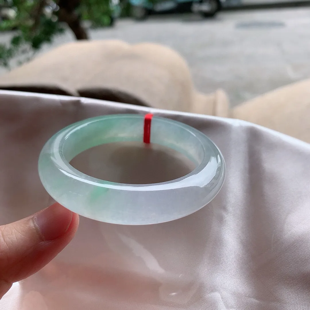 正圈冰玻阳绿 无瑕 尺寸:52.1/12.2/9.1 种色俱佳️️