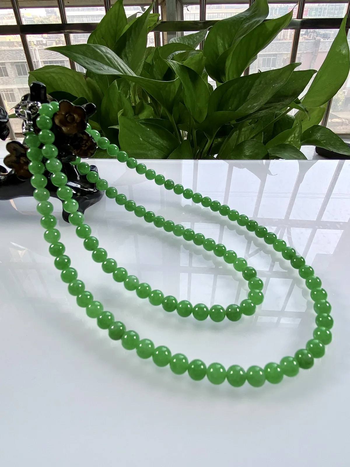 收藏级别，缅甸天然翡翠A货，卡6冰种起胶满绿浓阳绿圆珠项链手链，尺寸：6mm/108颗，长度650mm，重量：42.30g