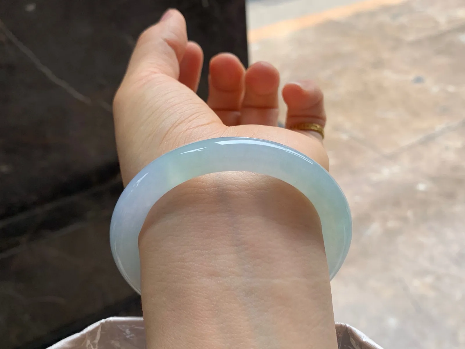 尺寸54.5/9.6，冰种圆条手镯
水润细腻 清新甜美 冰透