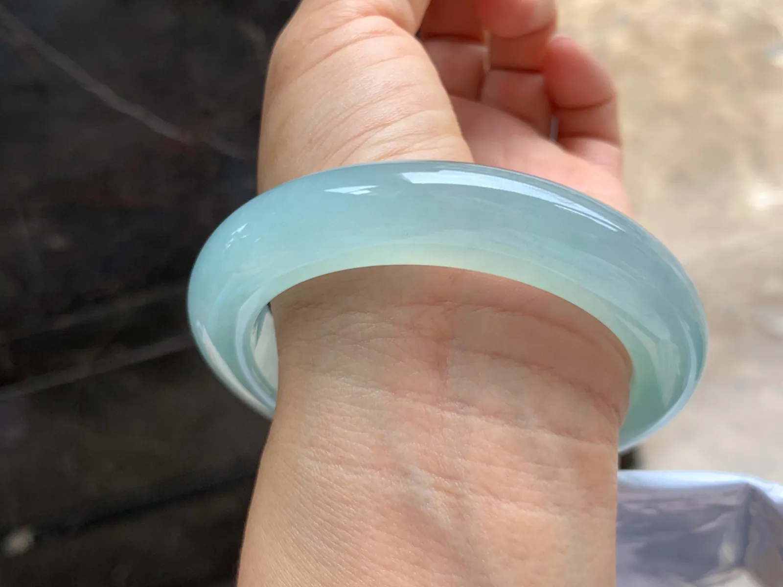 60-13-11mm
冰种晴水手镯 冰透胶润 条形优秀 大圈口