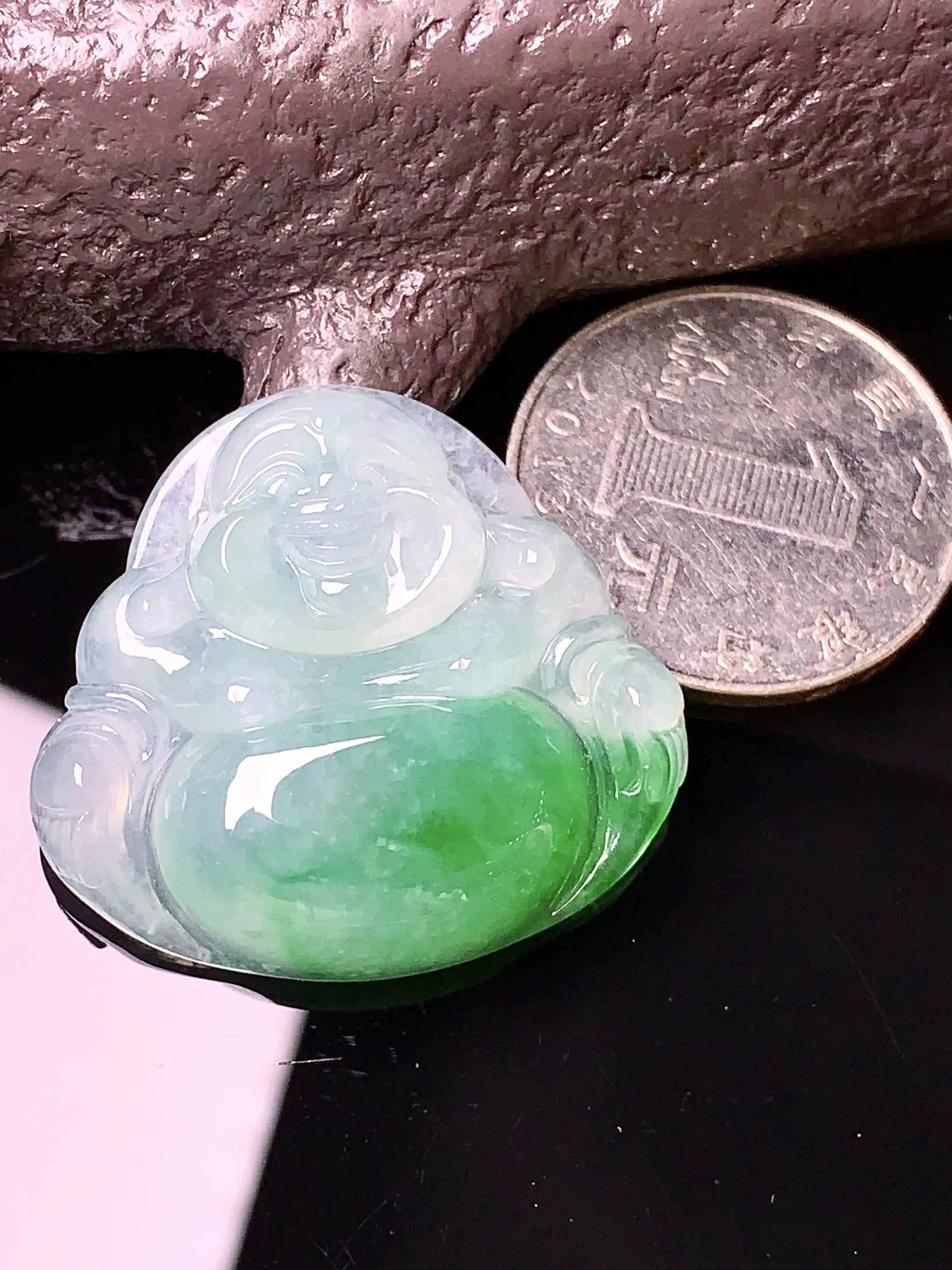 冰种飘绿佛公吊坠 玉质细腻 色泽清新艳丽 整体尺寸30*32.6*6.8