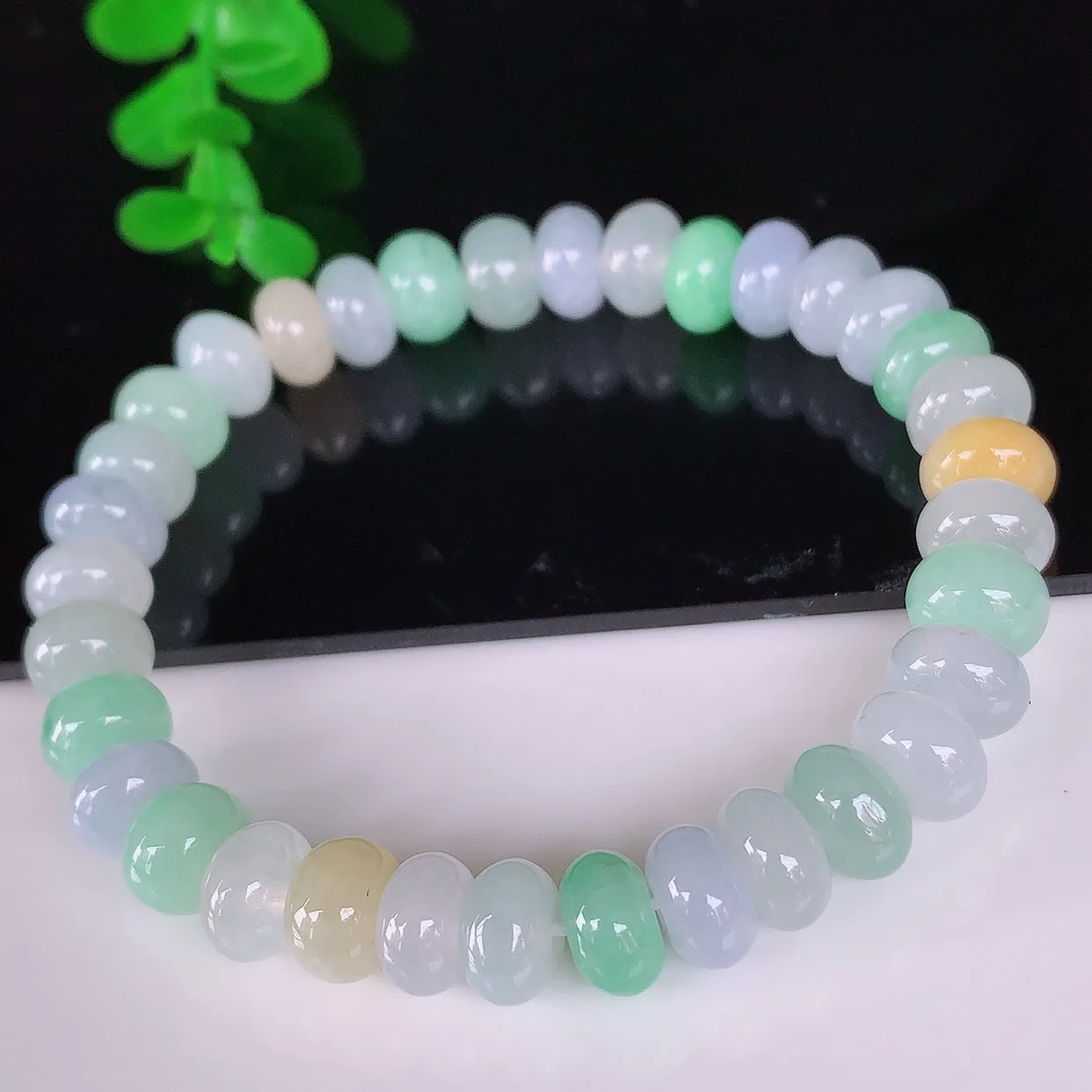 自然光实拍，冰润冰糯种多彩算盘珠翡翠手串手链，种老水足，冰清玉润  颜色漂亮  #46.10取一尺寸8.5*5.5mm