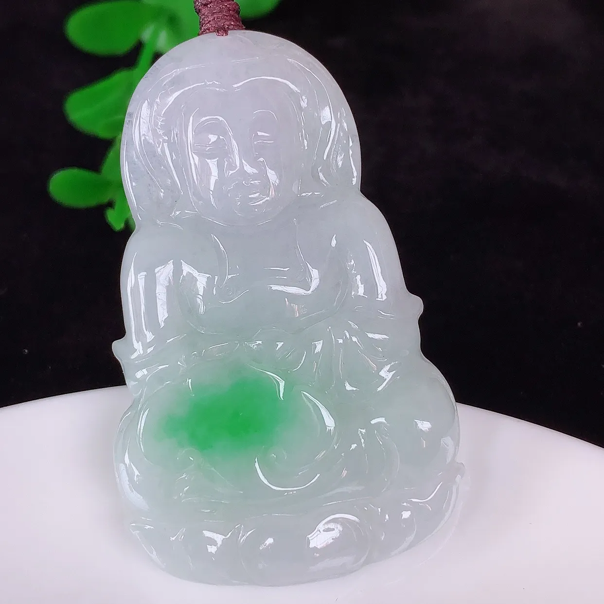 自然光实拍，冰润冰糯种飘阳绿翡翠观音吊坠，赐福翡翠观音，翠色迷人，观音面相端庄，佩戴时尚出众！#46.10