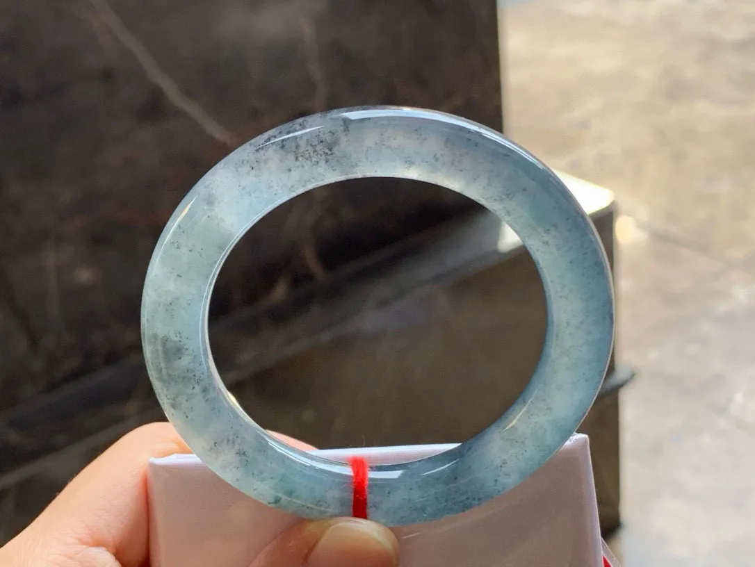 尺寸56.6/11.5，冰种圆条手镯 
 水润细腻 老种老色