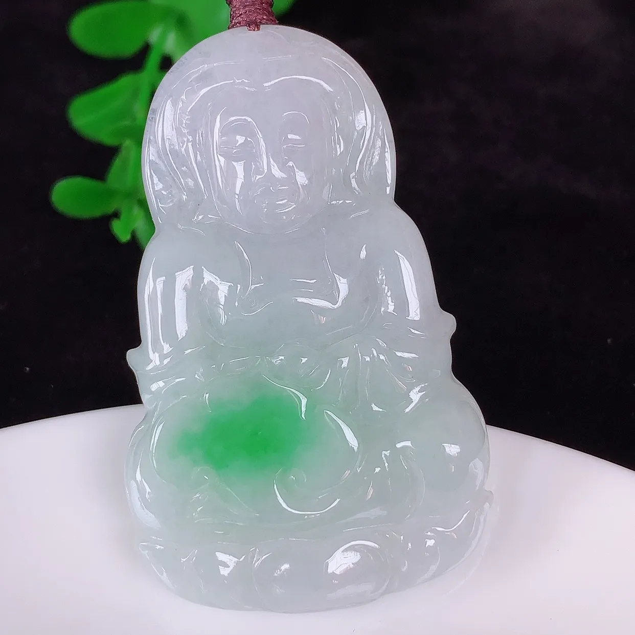 自然光实拍，冰润冰糯种飘阳绿翡翠观音吊坠，赐福翡翠观音，翠色迷人，观音面相端庄，佩戴时尚出众！#46.10