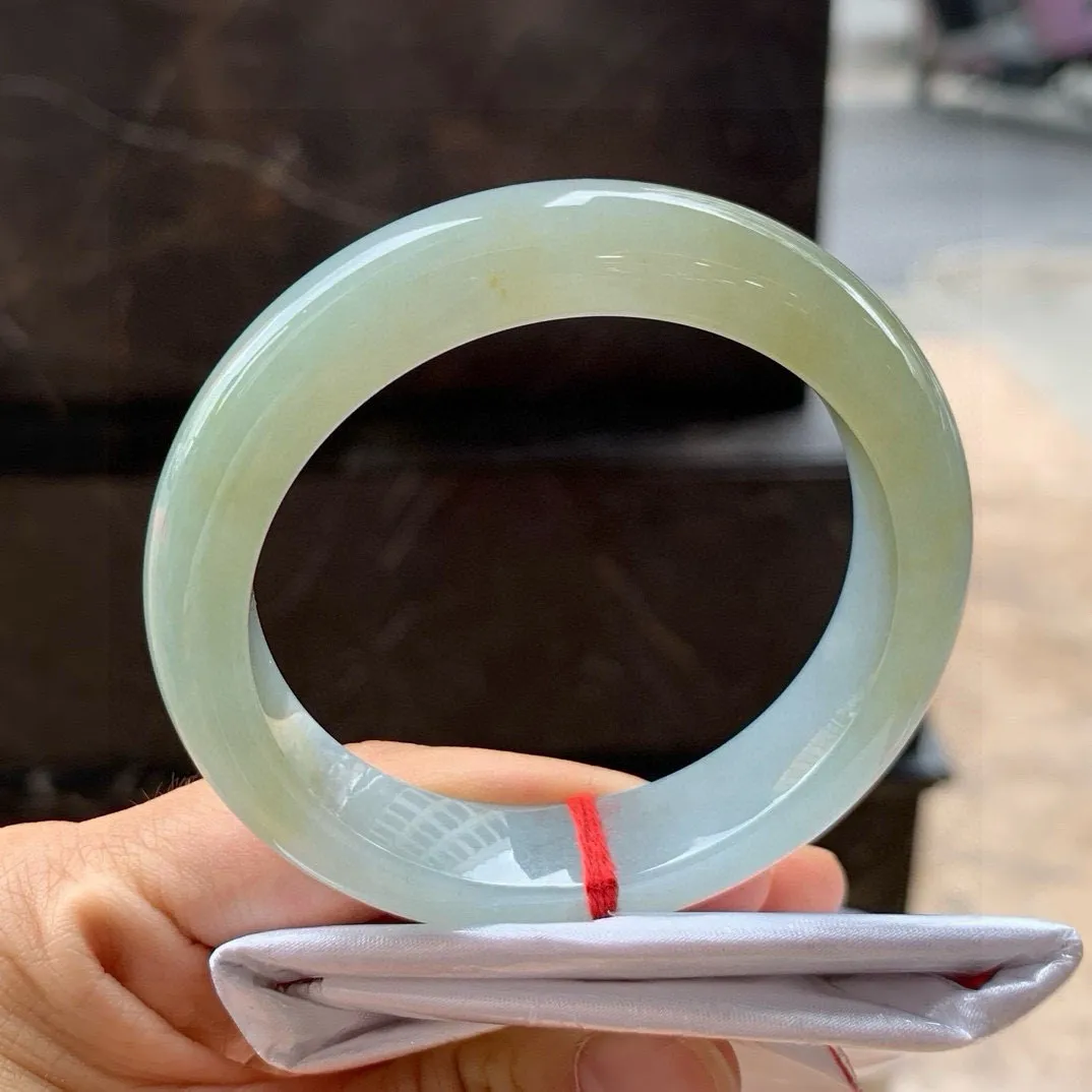 尺寸55/13/9，冰种黄翡手镯
水润细腻