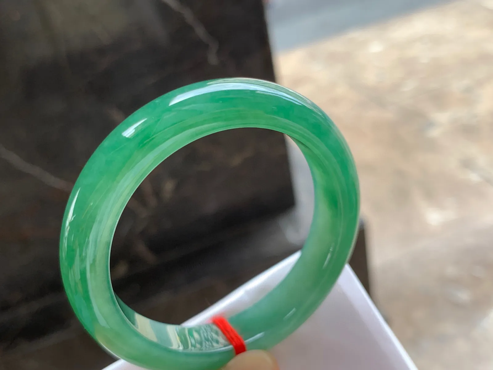 52-11.5-8.5mm
满色手镯 底子细腻 色满均匀