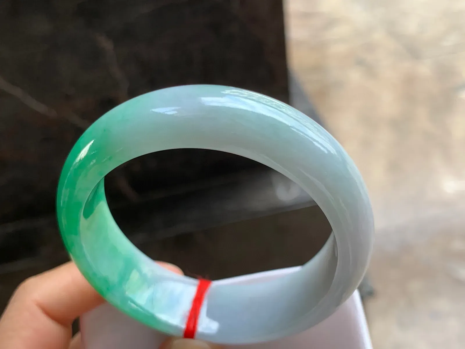 55-17.5-8mm
带色手镯 底子细腻干净 颜色浓郁 宽版轮胎条形