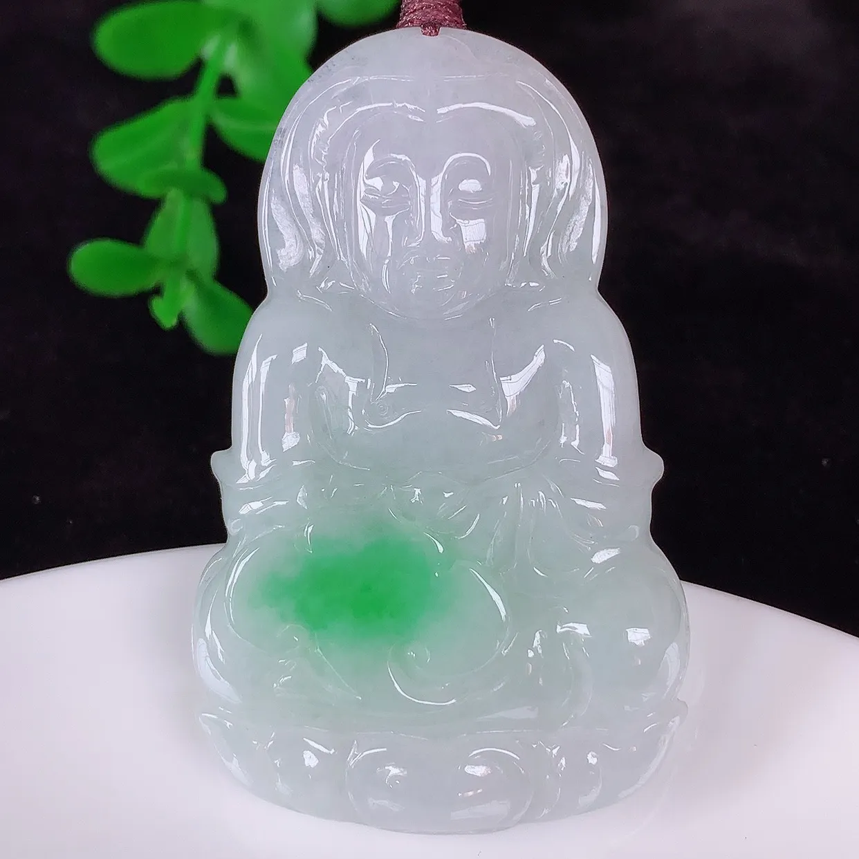 自然光实拍，冰润冰糯种飘阳绿翡翠观音吊坠，赐福翡翠观音，翠色迷人，观音面相端庄，佩戴时尚出众！#46.10