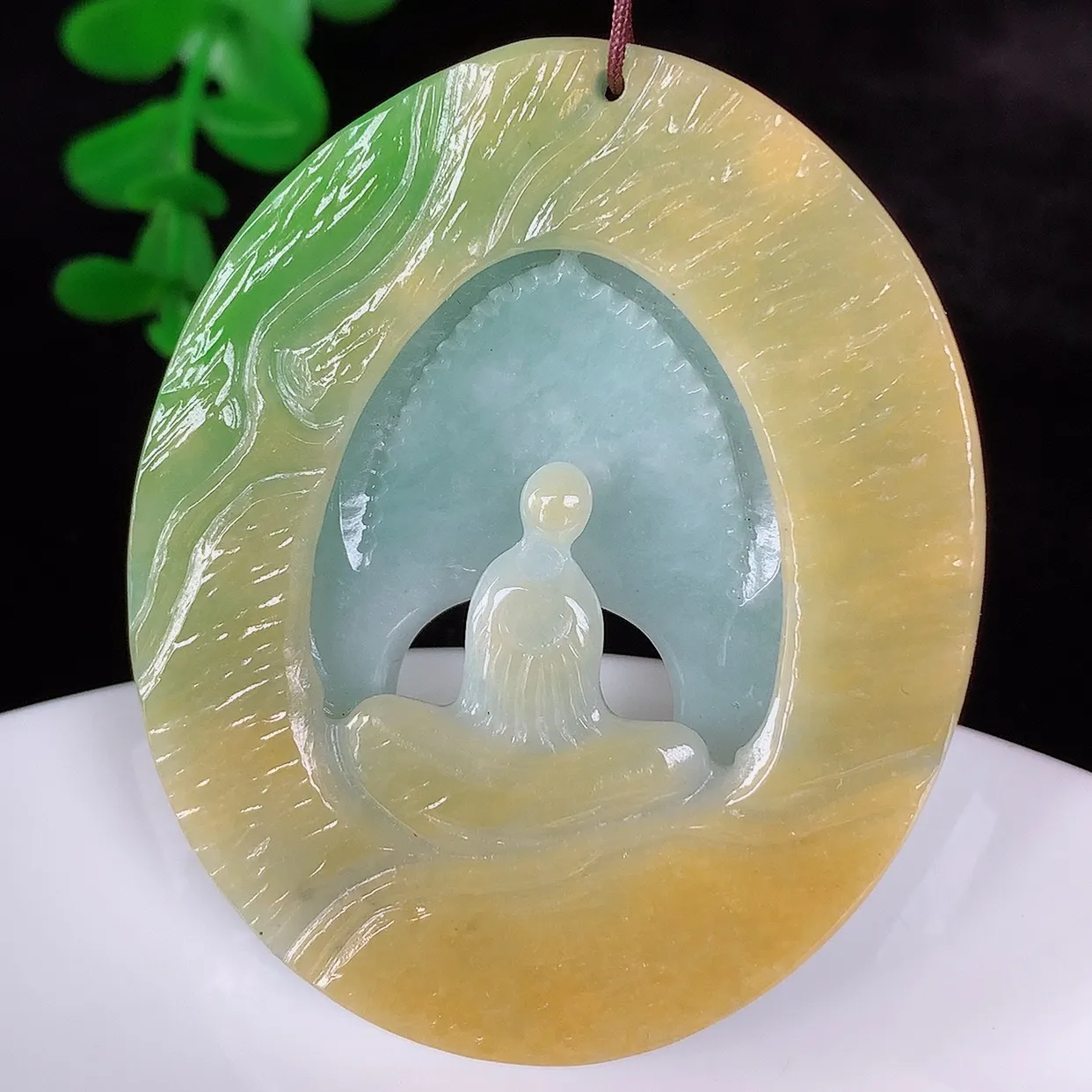 自然光实拍，冰润冰糯种双彩黄加绿翡翠悟道吊坠，翡翠悟道寓意“祥和，安宁，吉祥，幸福”，佩戴效果优雅迷人，性价比超高！#60.10