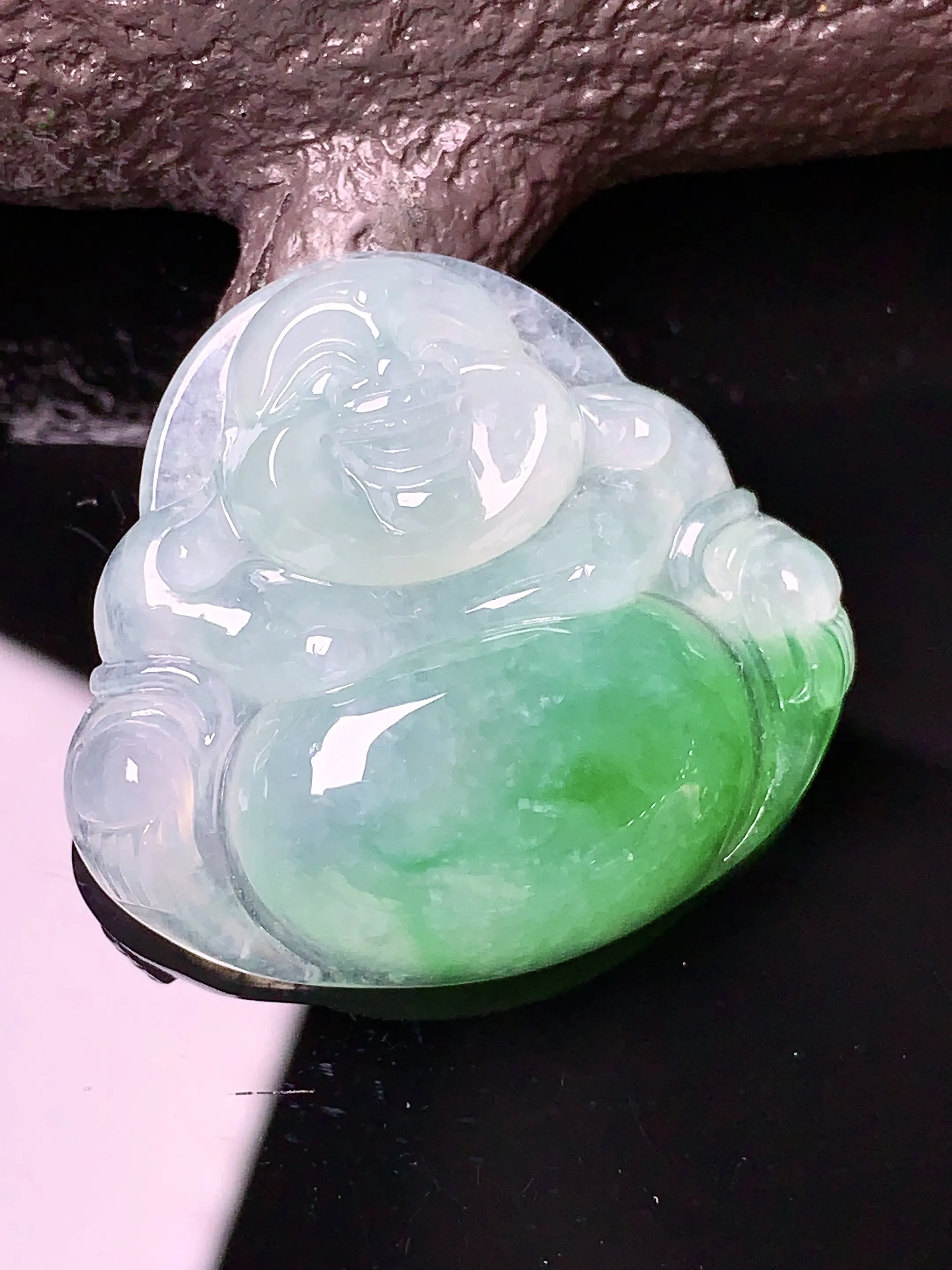 冰种飘绿佛公吊坠 玉质细腻 色泽清新艳丽 整体尺寸30*32.6*6.8