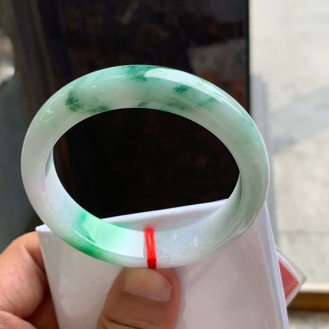 正圈冰糯阳绿飘花 无瑕 尺寸:54.4/12.2/7.4 色好