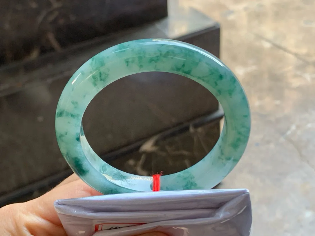 尺寸55.1/11/9.7， 飘花手镯
水润细腻